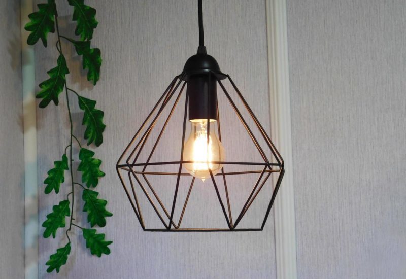 Gyönyörű házi készítésű lámpák rögtönzött anyagokból