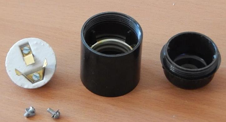 Paano mag-alis ng socket ng bombilya mula sa socket