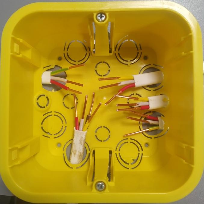 วิธีเชื่อมต่อสวิตช์สามตัว - แผนภาพการเดินสายไฟ