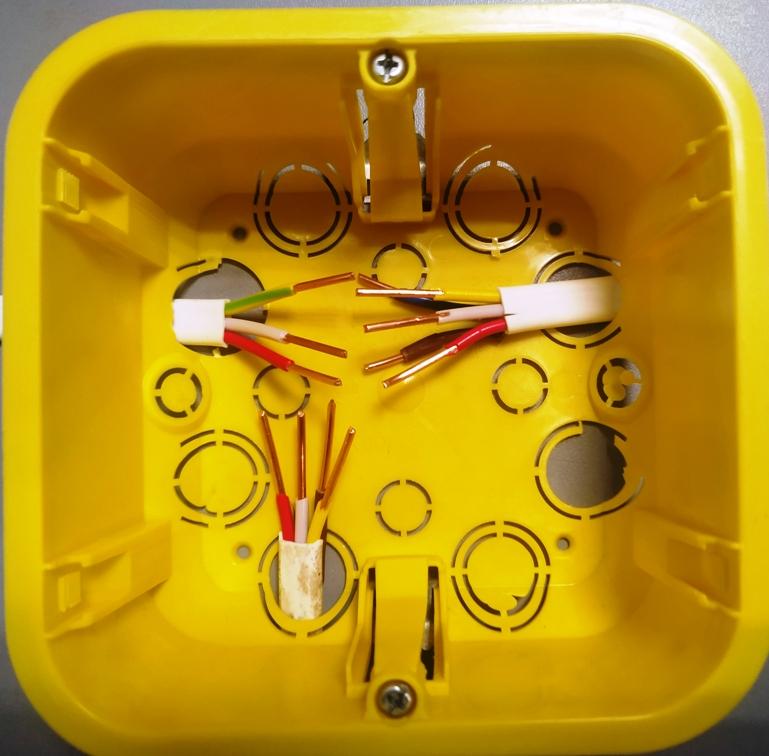 วิธีเชื่อมต่อสวิตช์สามตัว - แผนภาพการเดินสายไฟ