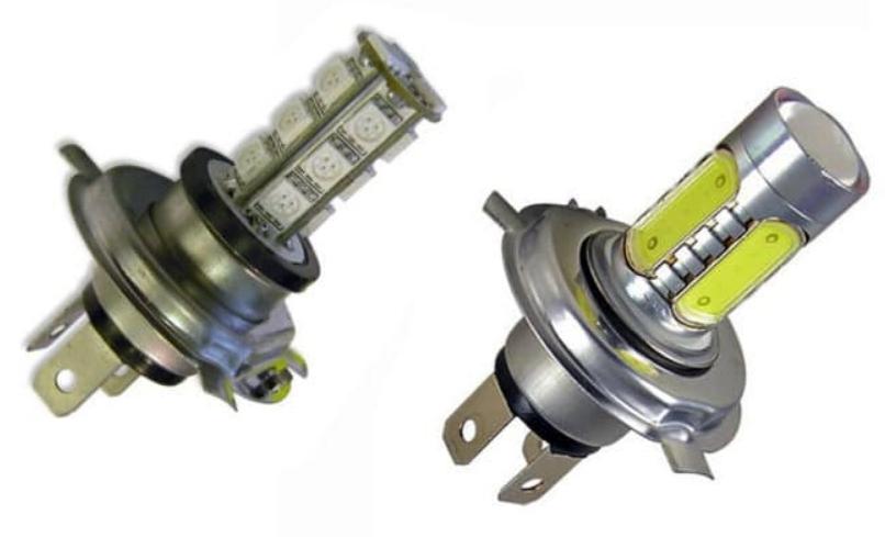 在 H4 大燈中連接和安裝 LED 燈泡