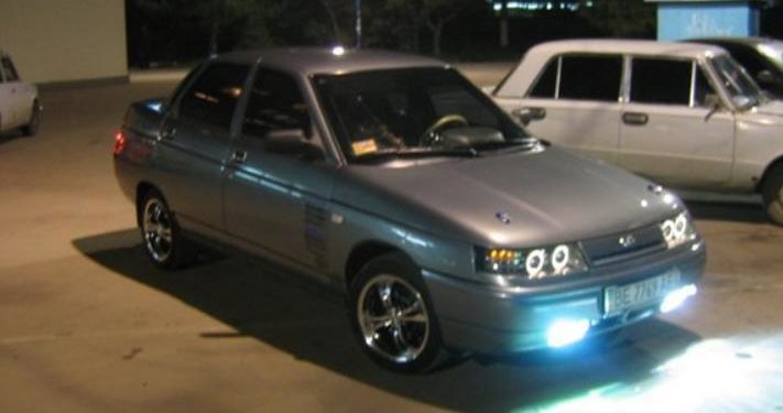 هل من الممكن القيادة بمصابيح زينون الأمامية وفقًا لقواعد المرور