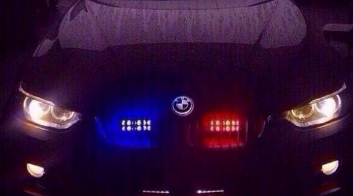 Bausmė už stroboskopą ant automobilio