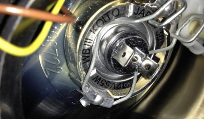 Hogyan szereljük be a h7 led izzót