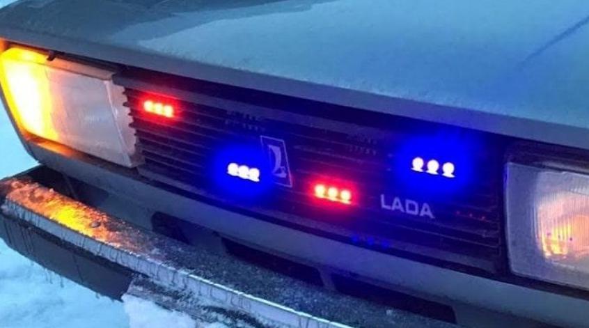 Bausmė už stroboskopą ant automobilio