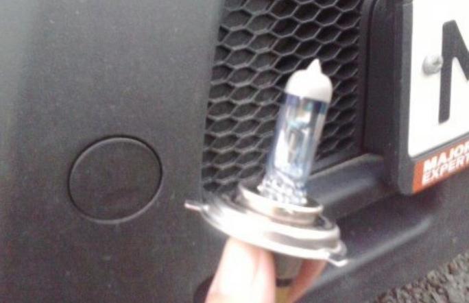 מה העונש על נהיגה ללא אור נמוך כאשר לפחות פנס אחד כבוי