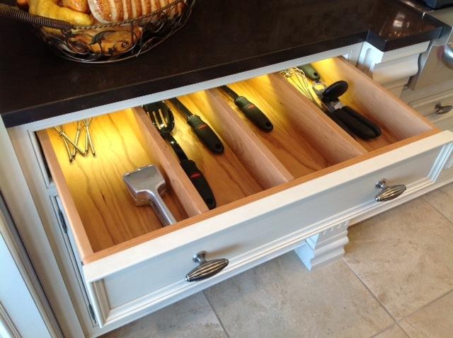 Осветление в дървена къща: полезни съвети и трикове