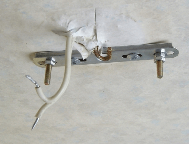 Hogyan csatlakoztathatunk csillárt távirányítóval