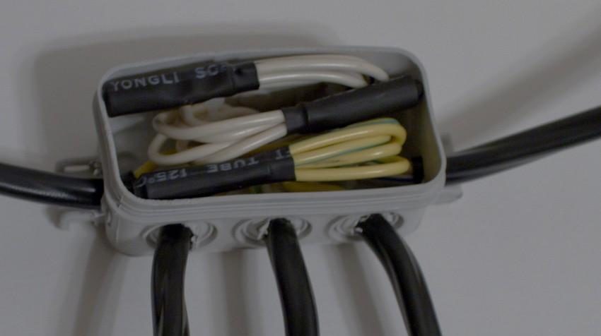 Paano ikonekta ang isang ilaw na bombilya sa pamamagitan ng isang switch - mga diagram