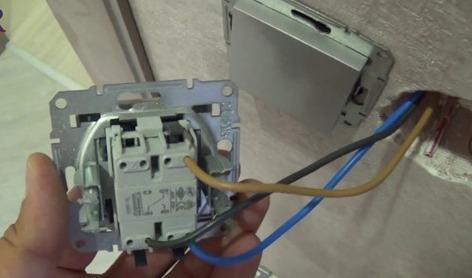 كيفية توصيل مصباح كهربائي من خلال مفتاح - الرسوم البيانية