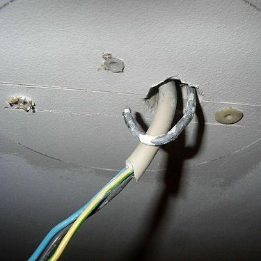 Hogyan csatlakoztathatunk csillárt távirányítóval