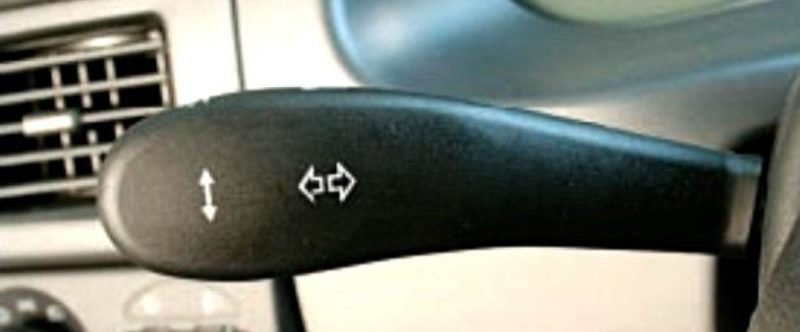 Hol kapcsolnak be a távolsági és tompított fényszórók?