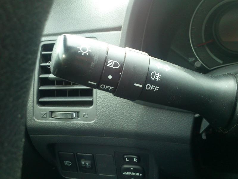 Hol kapcsolnak be a távolsági és tompított fényszórók?