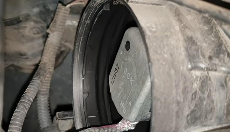 วิธีเปลี่ยนหลอดไฟหน้า