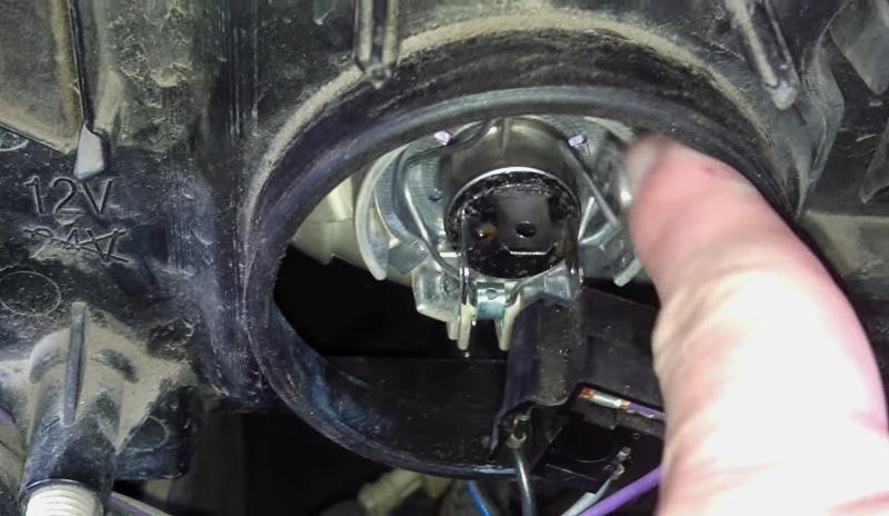 วิธีเปลี่ยนหลอดไฟหน้า