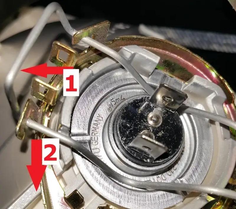 วิธีเปลี่ยนหลอดไฟหน้า