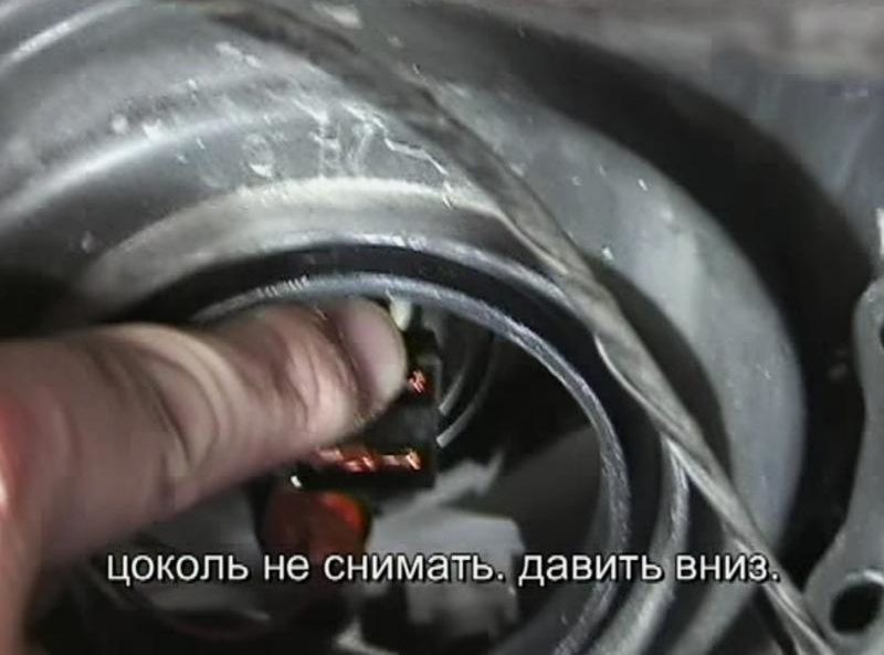 วิธีเปลี่ยนหลอดไฟหน้า