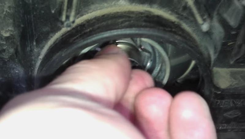 วิธีเปลี่ยนหลอดไฟหน้า