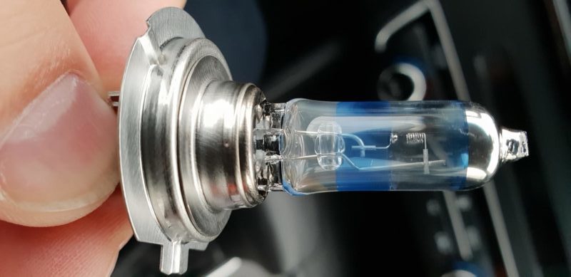 วิธีเปลี่ยนหลอดไฟหน้า