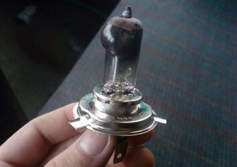 วิธีเปลี่ยนหลอดไฟหน้า