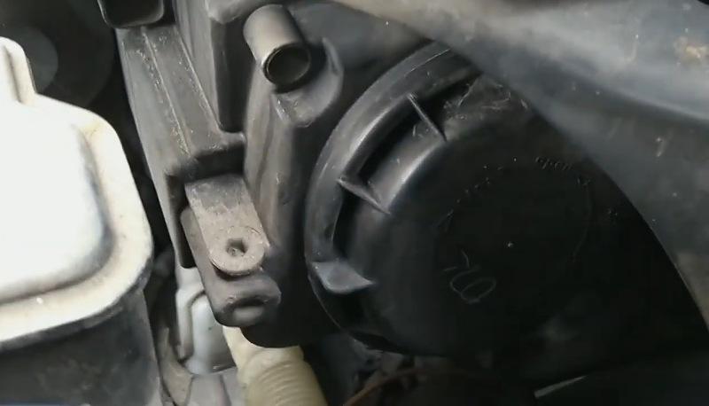 วิธีเปลี่ยนหลอดไฟหน้า