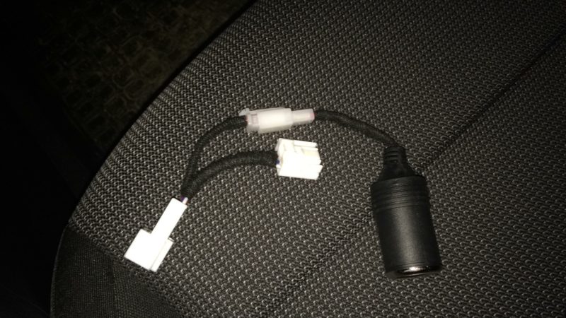 Hogyan csatlakoztassa a regisztrátort a mennyezeti világítás belsejéhez