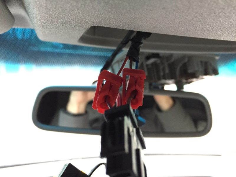 Hogyan csatlakoztassa a regisztrátort a mennyezeti világítás belsejéhez