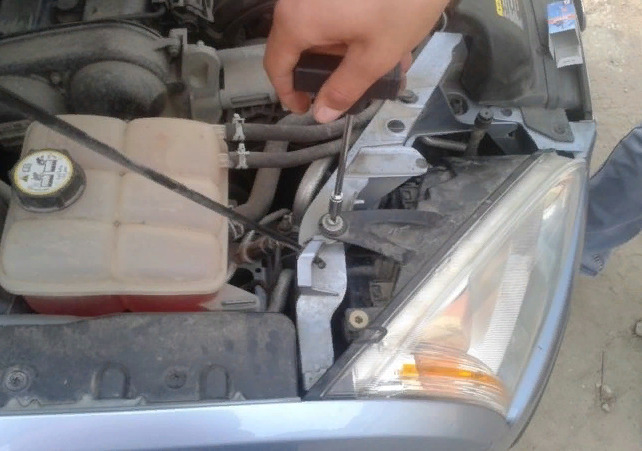 福特福克斯 2 上有哪些燈泡