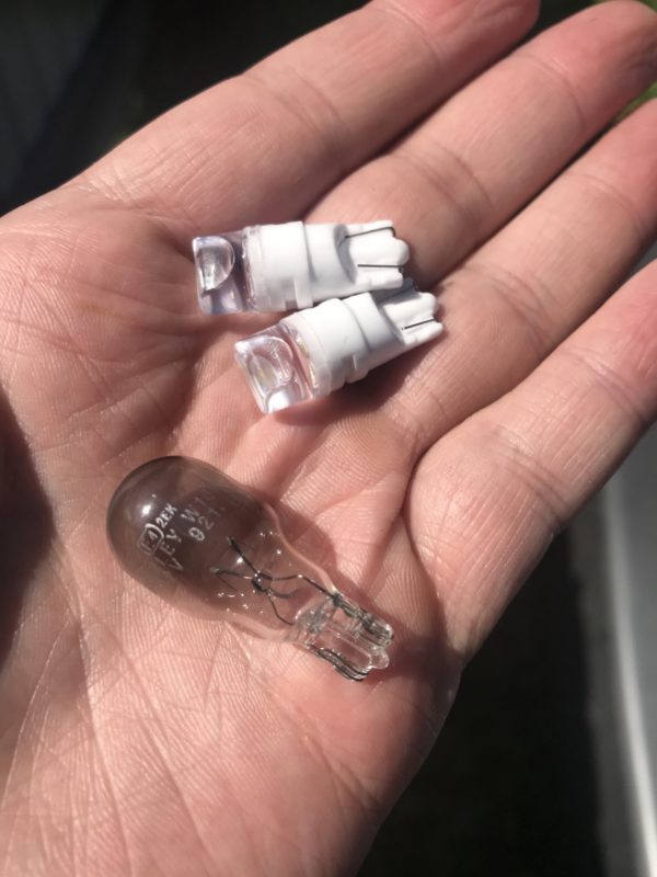 Miért nem világít a hátrameneti lámpa?