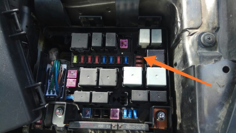 Dlaczego światła cofania nie są włączone?